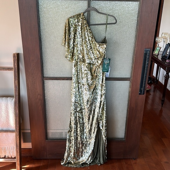 Mac Duggal EMBELLISHED CAP SLEEVE COWL NECK TRUMPET GOWN size 14 Sold out $598 - Picture 6 of 14